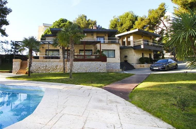 Las Villas недвижимость в Испании