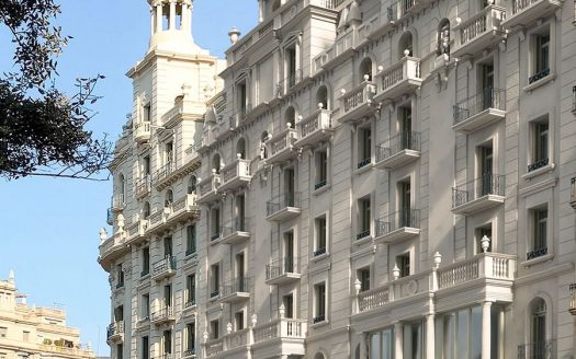 Продажа квартир в отреставрированном здание в округе Эшампле Барселона