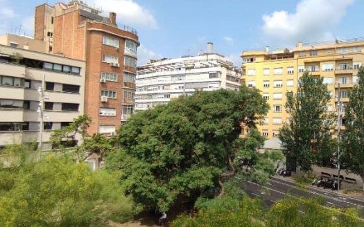 Продажа трехкомнатной квартиры в центре Гальвани в Барселоне