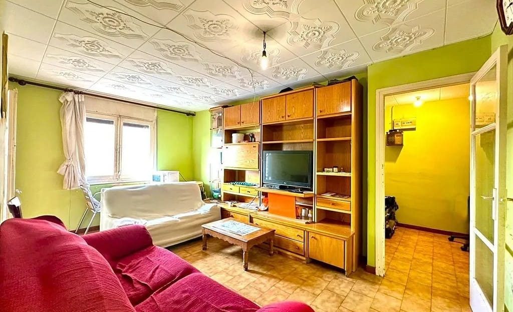 Продажа квартиры 3 спальни и балкон в Вике