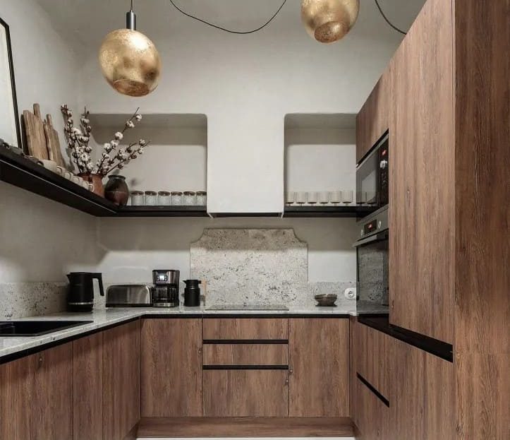 Кухня открытой планировки с дизайнерской мебелью и техникой