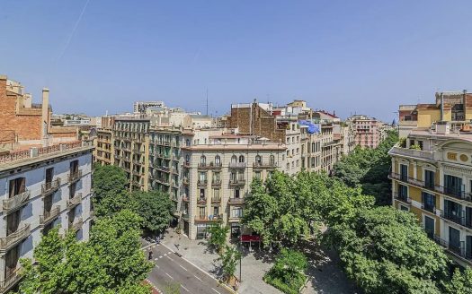 Панорамный вид на район Эшампле с террасы пентхауса