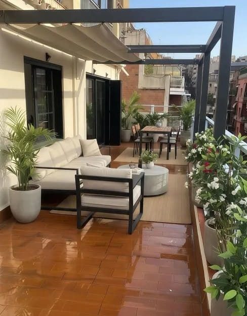 Частная терраса с зоной отдыха и навесом