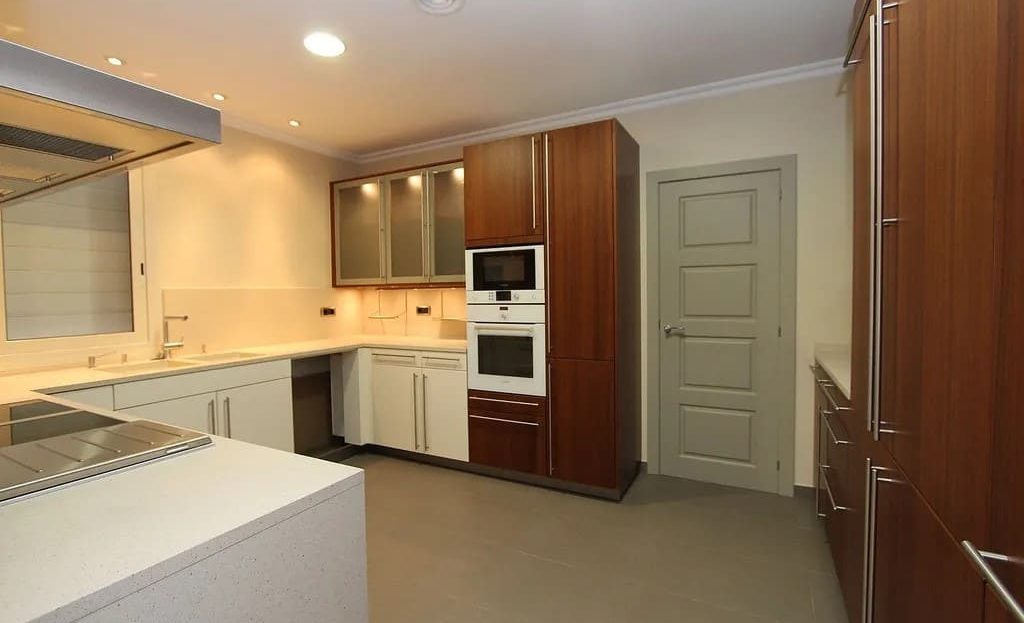 Кухня SieMatic с современной бытовой техникой