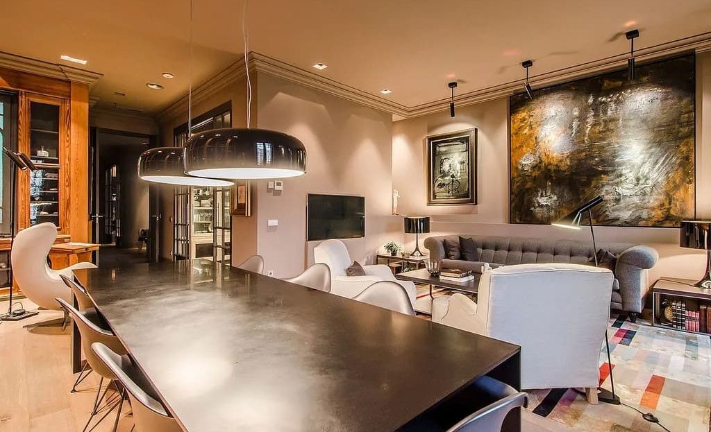 Гостиная и обеденная зона с открытой планировкой