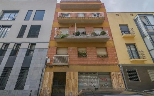 Фасад жилого дома в районе La Salut, Барселона