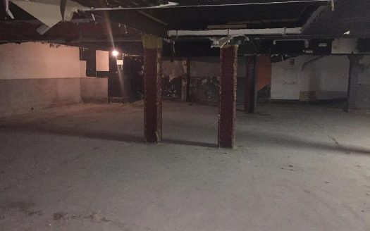 Просторное подвальное коммерческое помещение с колоннами, Барселона