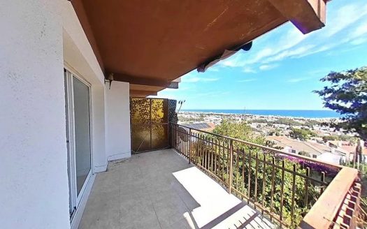 Терраса с панорамным видом на Сегур-де-Калафель и окрестности.