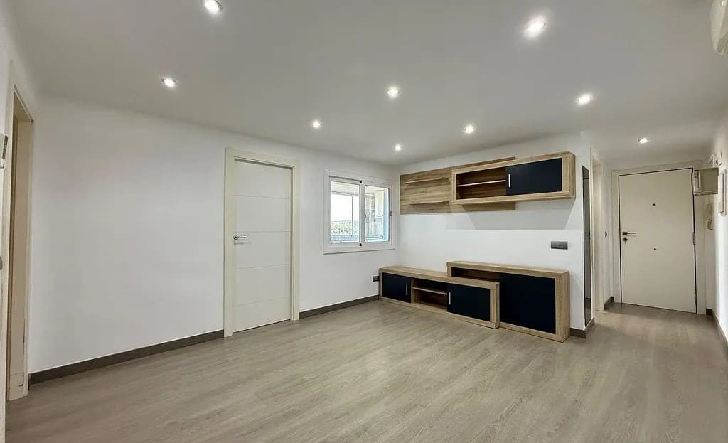 Просторная гостиная после капитального ремонта