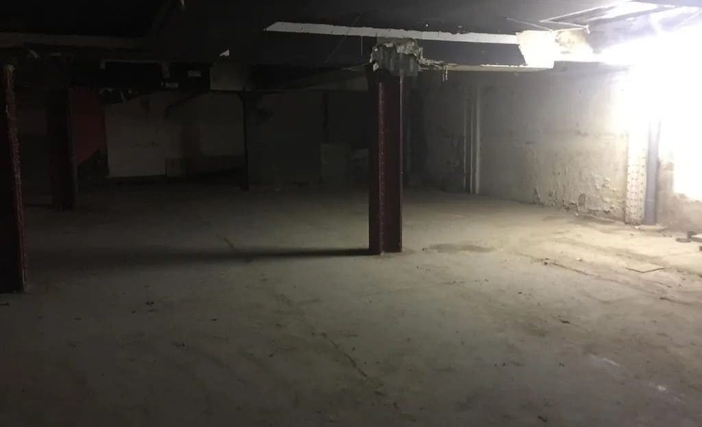 Большое открытое пространство под бизнес в подвальном помещении, 643 м²