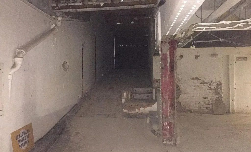 Подвальный коммерческий зал с отдельными зонами, инвестиционная недвижимость