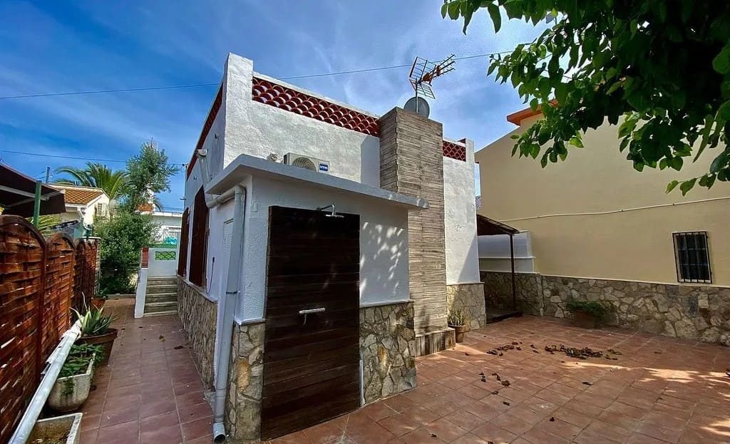 Отдельно стоящая вилла с входом и частным участком в районе Клара, Торредембарра