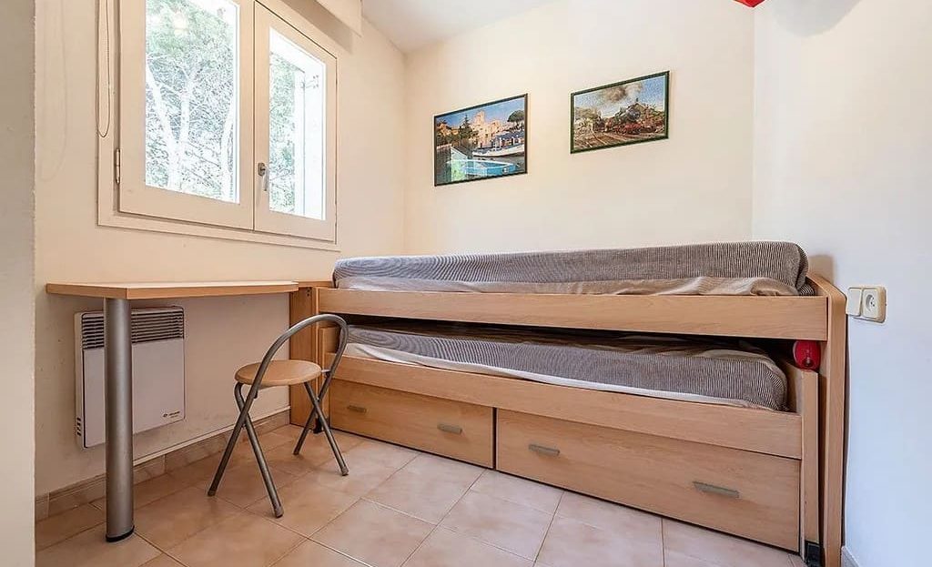 Дополнительная спальня или кабинет с рабочим местом