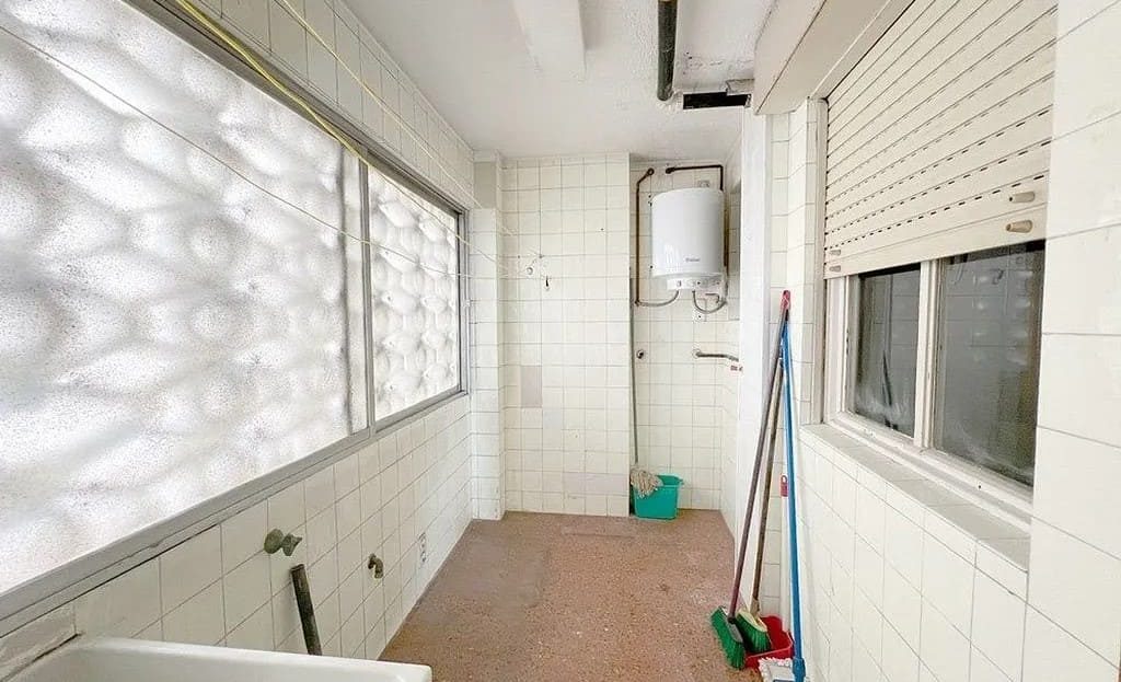 Подсобное помещение / прачечная с окном