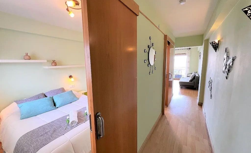 Коридор с видом на спальню и гостиную