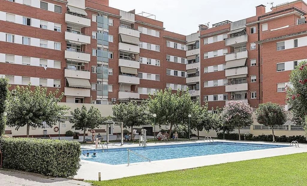 Жилой комплекс с бассейном и садом в Феналсе, Льорет-де-Мар