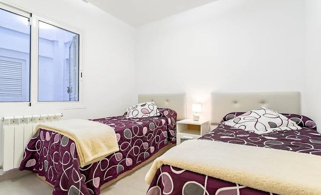 Вторая спальня с двумя односпальными кроватями