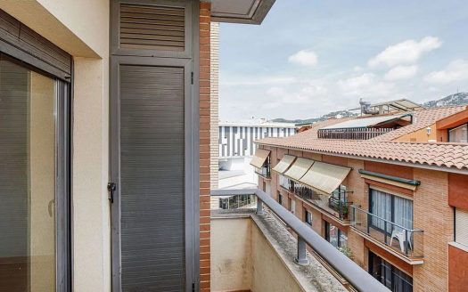 Балкон с видом на улочки Льорет-де-Мар