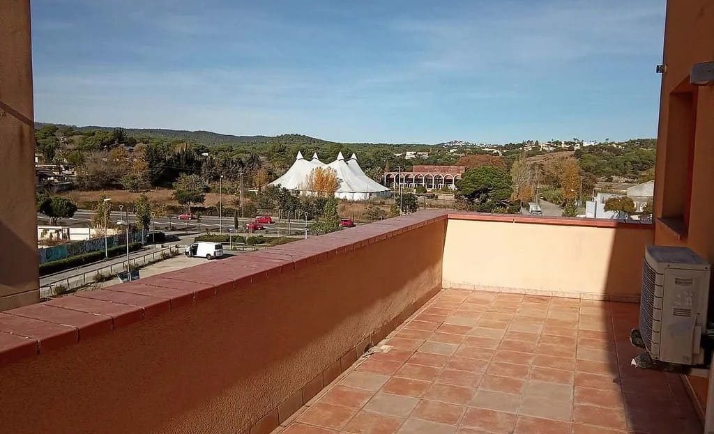 Большая частная терраса с панорамным видом на район Ллорет-де-Мар