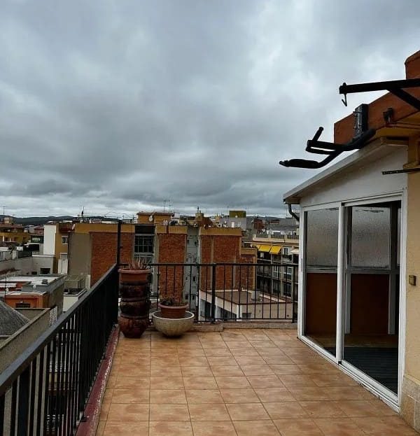 Большая открытая терраса пентхауса в Ллорет-де-Мар