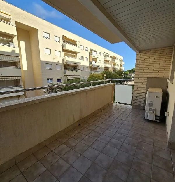 Просторная крытая терраса квартиры в Льорет-де-Мар