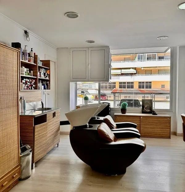 Коммерческое помещение под парикмахерскую, современный интерьер