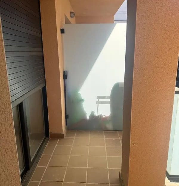 Балкон первого уровня с доступом из гостиной в дуплексе