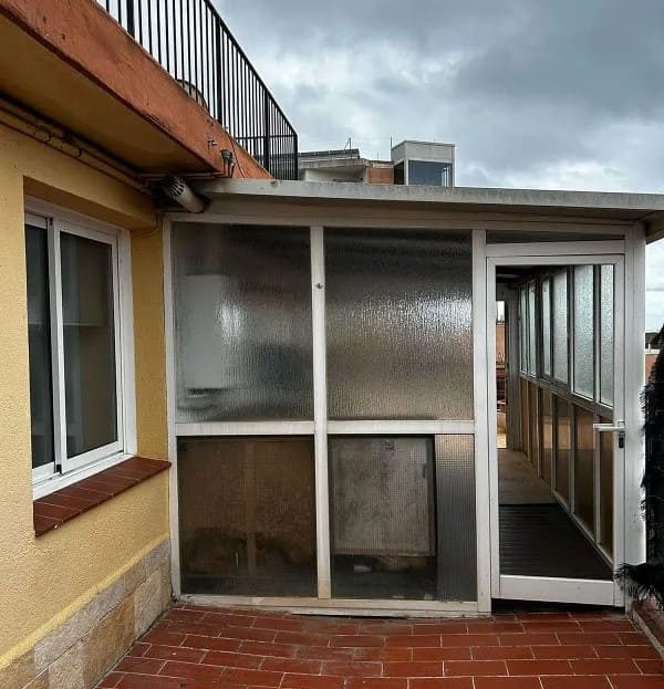 Вход на террасу и застеклённая зона пентхауса