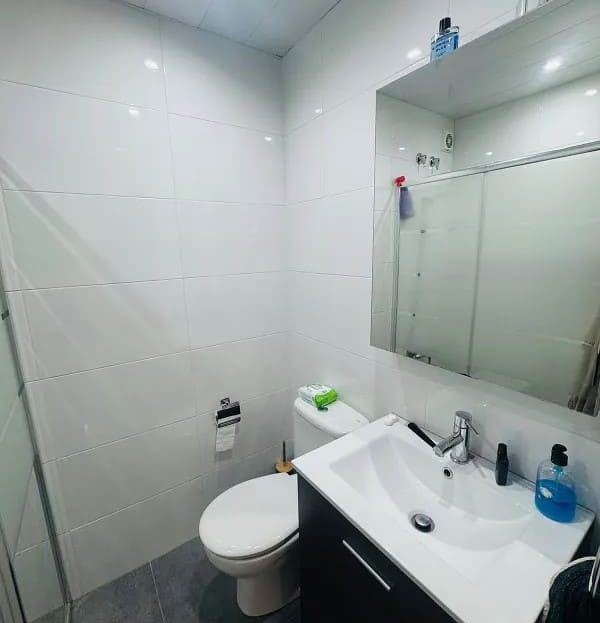 Ванная комната с душевой кабиной