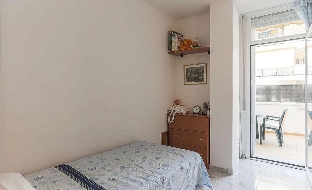 Вторая спальня с односпальной кроватью и выходом на террасу