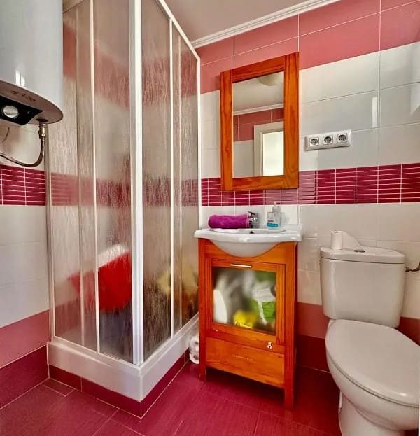 Санузел коммерческого помещения в Салоу