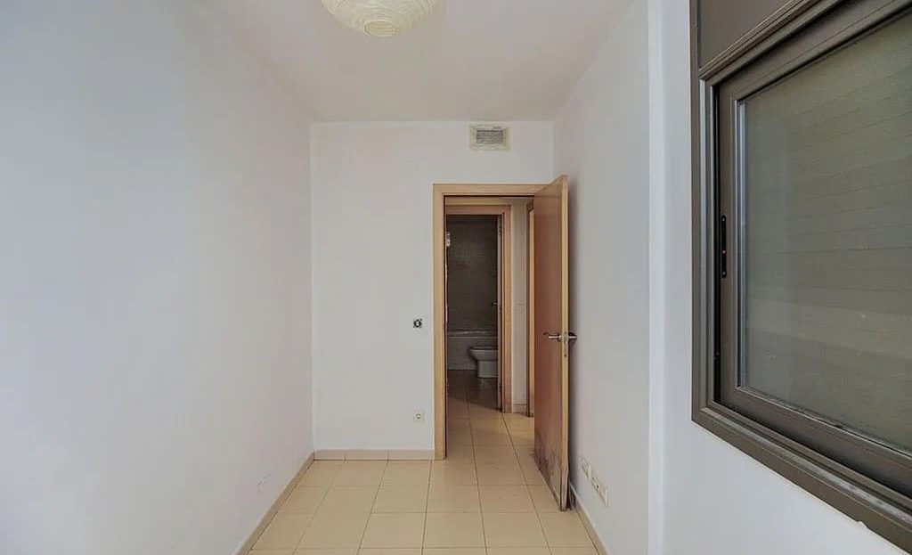 Комната с выходом на балкон