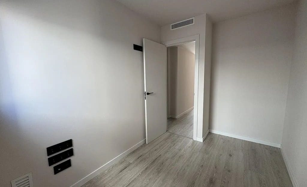 Вторая спальня или кабинет с естественным освещением