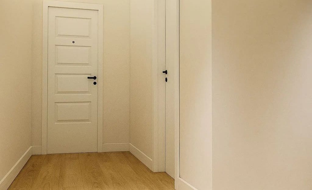 Входная зона квартиры после полного ремонта.