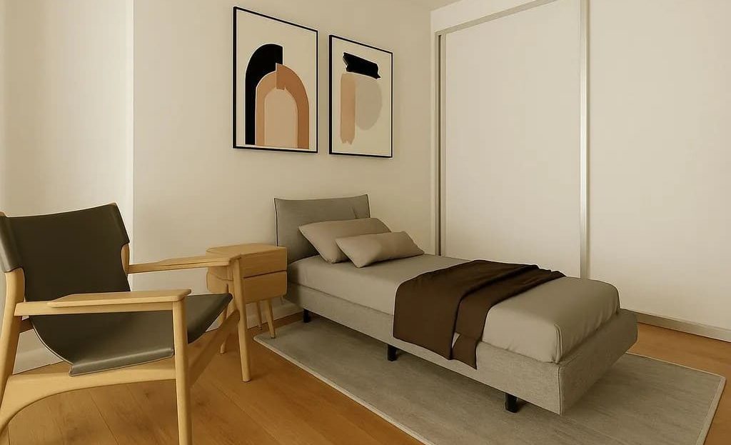 Вторая спальня, подходит под кабинет или гостевую комнату.