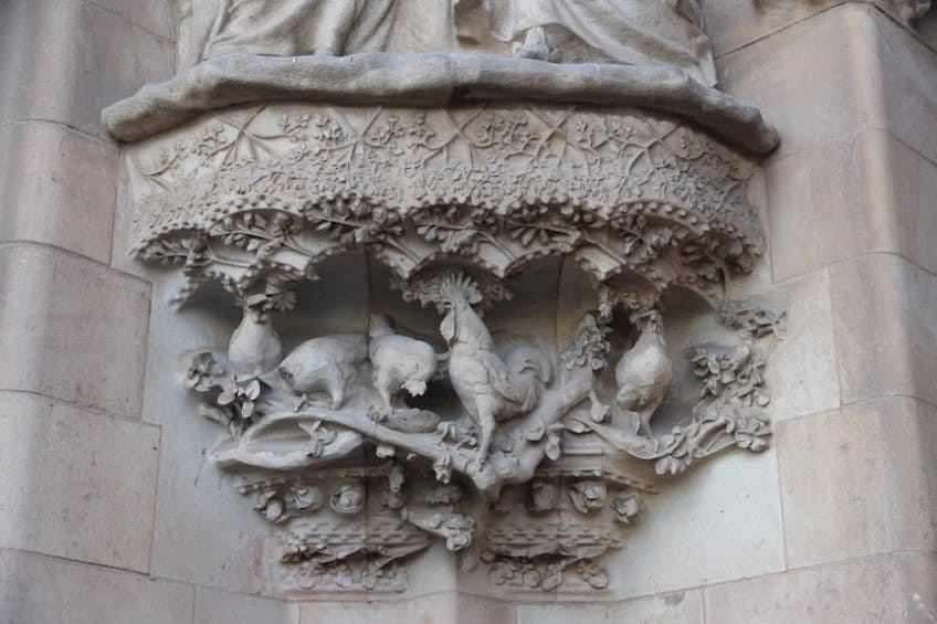 Скульптуры животных в сцене рождения Христа