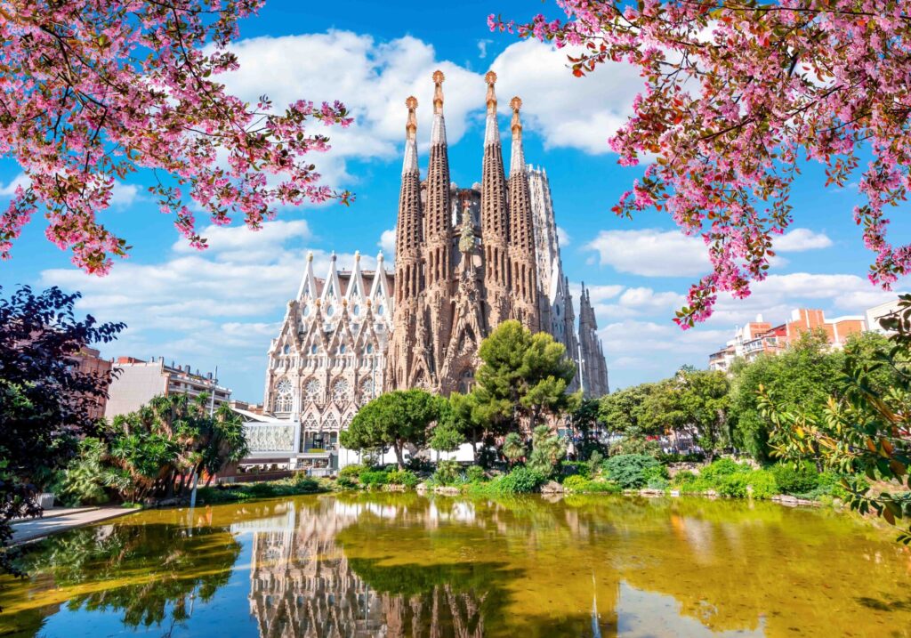 Официальное название — Basílica de la Sagrada Família