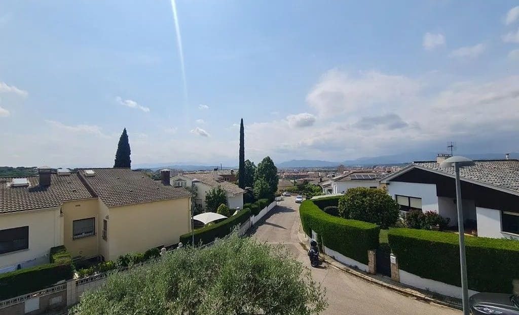 Панорама района с террасы дома.