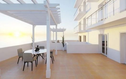 Просторная терраса новой квартиры с перголой и зоной отдыха