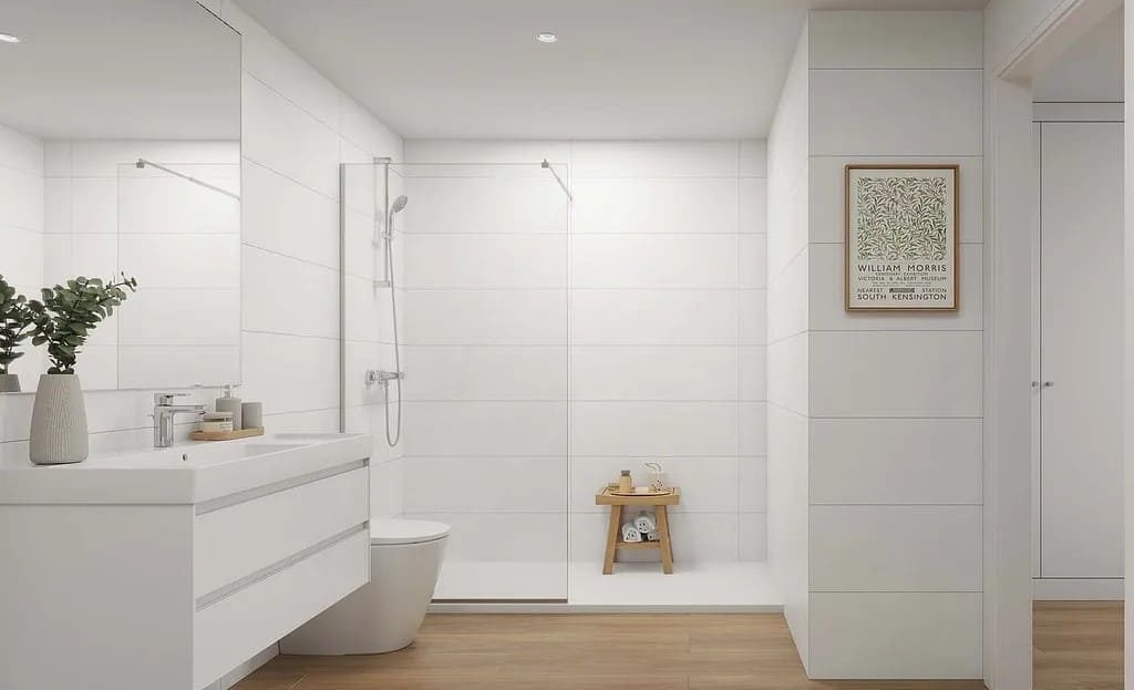 Современная ванная комната с душевой кабиной и белой отделкой.