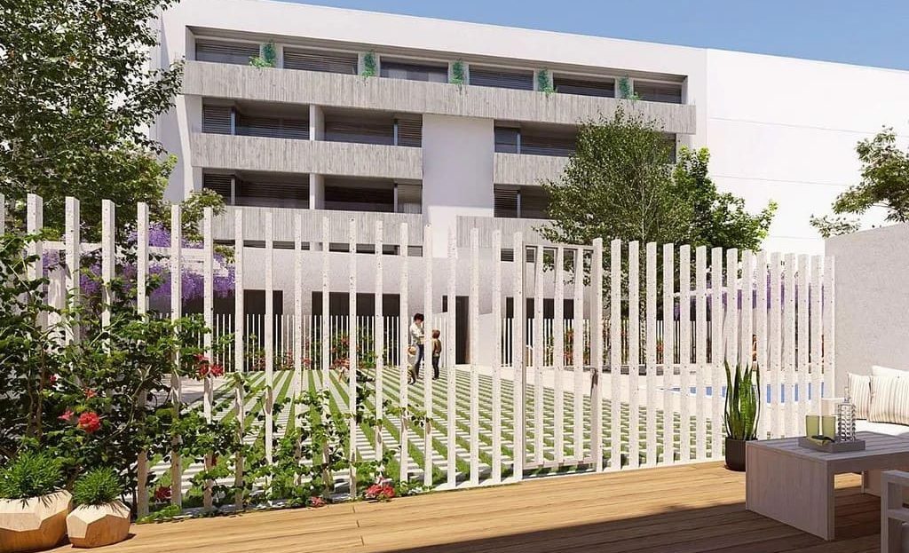 Территория новостройки с ландшафтным дизайном и зоной отдыха