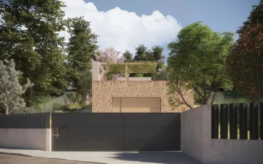 Въезд в дом с каменным фасадом и автоматическими воротами