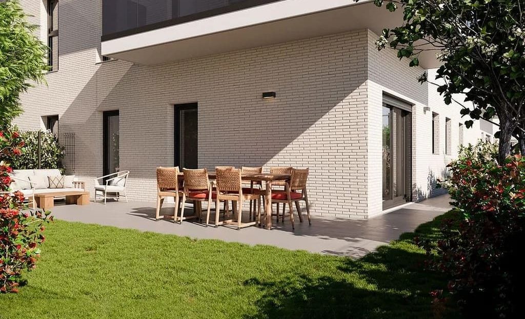 Частный сад или патио с мебелью для отдыха