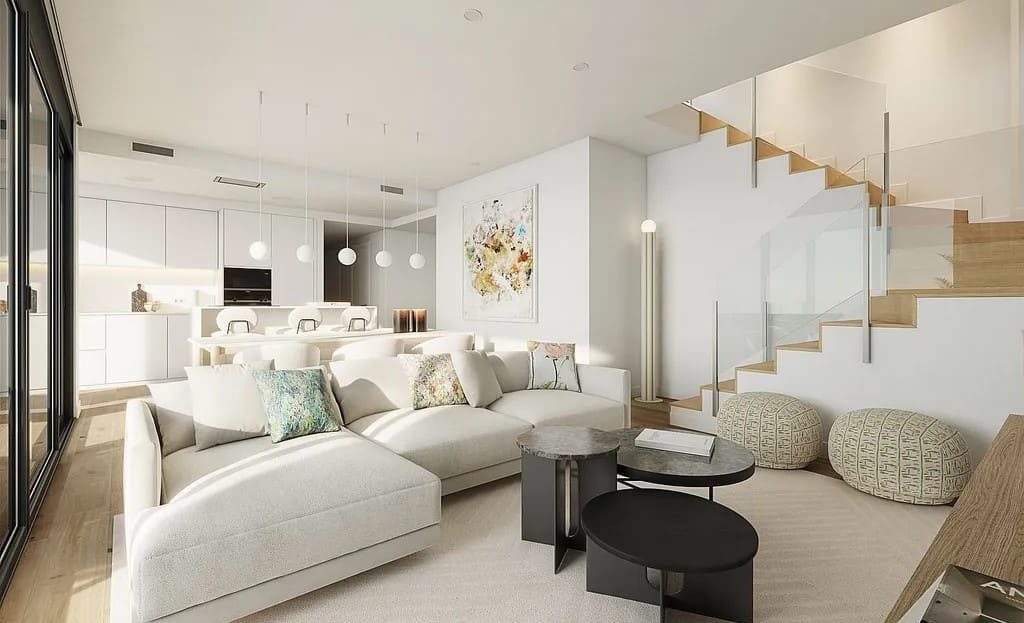 Просторная гостиная с панорамными окнами и современным интерьером.