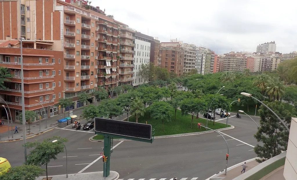 Панорамный вид с высоты на Ронда дель Гинардо и жилой район