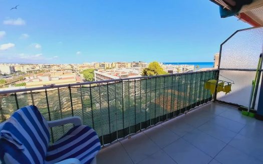 Терраса квартиры с видом на город и побережье Сегур-Платжа.