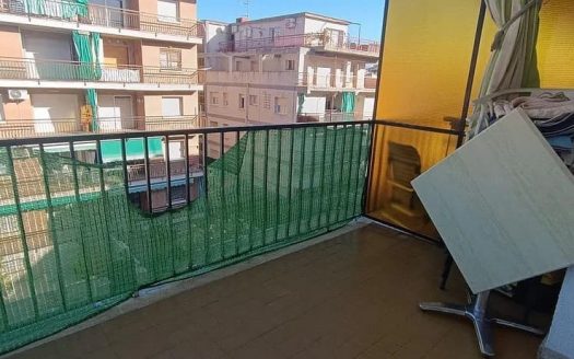 Терраса квартиры с видом на соседние здания в Сегур-Платжа.