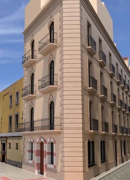 Фасад отреставрированного исторического здания на улице Каррер Нолла, Реус