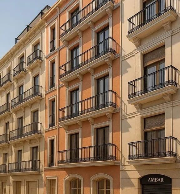 Фасад реконструированного жилого дома на улице Fortuny, Таррагона