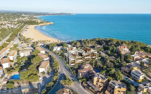 Аэрофотосъёмка побережья Таррагоны рядом с жилым комплексом Els Cossis